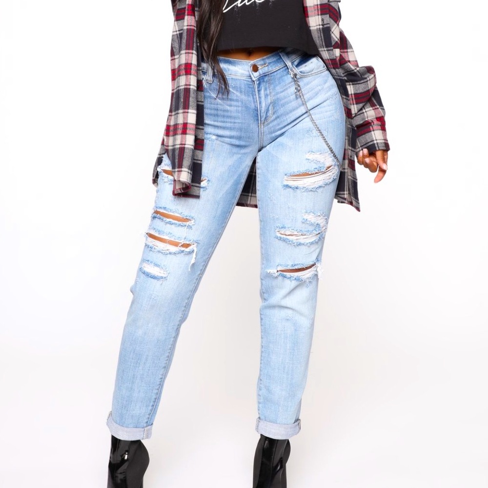 Fashion Nova mid light wash boyfriend jeans